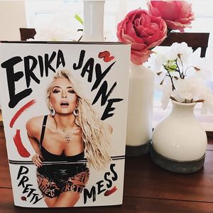 Image post by @gallerybooks on Instagram