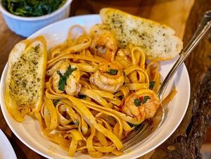 Image post by @houlihans on Instagram