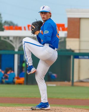 Image post by @GatorsBB on Twitter