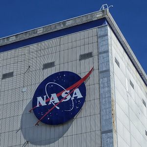 Image post by @nasaartemis on Instagram