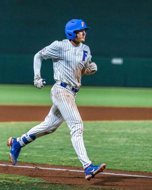 Image post by @GatorsBB on Twitter