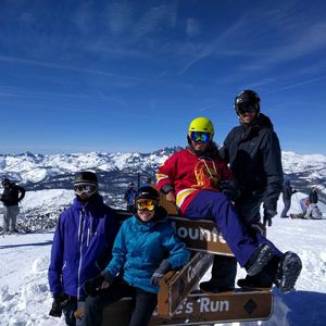 Image post by @uscskiandsnowboard on Instagram