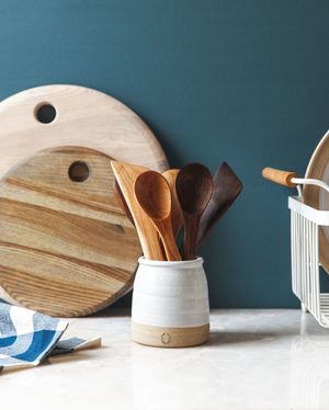 Image post by @farmhousepottery on Instagram