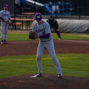 Image post by @UW_Baseball on Twitter