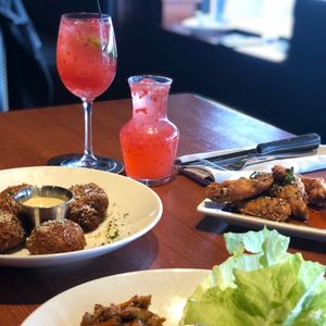 Image post by @houlihans on Instagram
