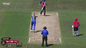 Video post by @cricketcomau on Twitter