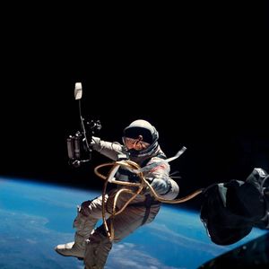Image post by @nasaartemis on Instagram