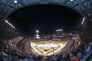 Image post by @du_hockey on Instagram