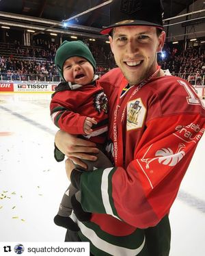 Image post by @du_hockey on Instagram