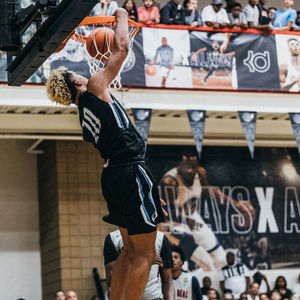 Image post by @nikeeyb on Instagram