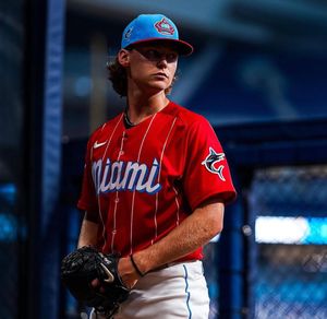 Image post by @uniswag on Instagram