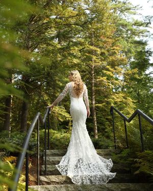 Image post by @theknot on Instagram