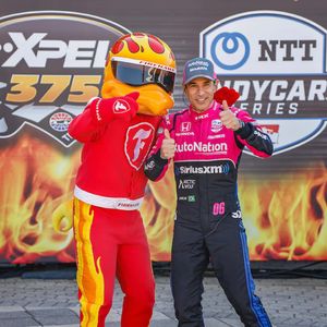 Image post by @heliocastroneves on Instagram