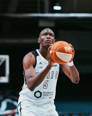 Image post by @parisbasketball on Instagram