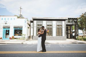 Image post by @thismodernlovephoto on Instagram