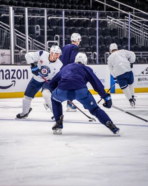Image post by @nhljets on Facebook