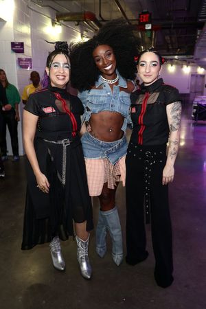 Image post by @iHeartRadio on Twitter
