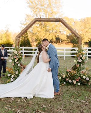 Image post by @southernsparkleweddings on Instagram