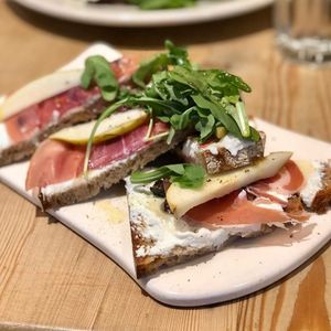 Image post by @lepainquotidienus on Instagram