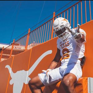 Image post by @texasfootballnation on Instagram