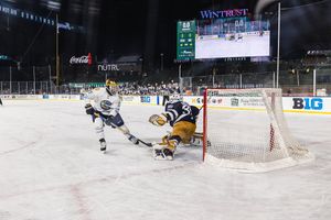 Image post by @NDHockey on Twitter