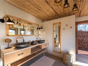 Image post by @chiawasafaris on Instagram
