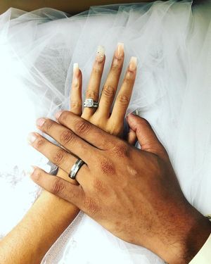 Image post by @theknot on Instagram