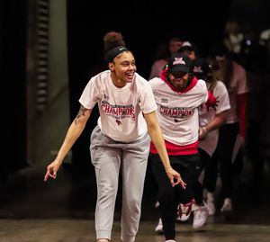 Image post by @redbirdwbb on Twitter