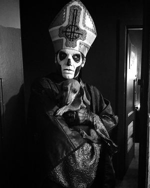 Image post by @thewarfield on Instagram