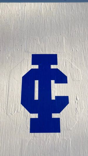 Image post by @IllinoisCollegeAlumni on Facebook