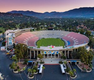 Image post by @uclafootball on Twitter