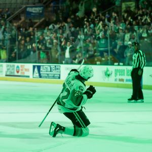 Image post by @txstarshockey on Instagram