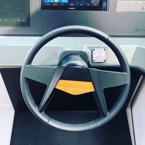 Image post by @maxpapis on Instagram