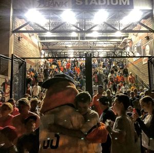 Image post by @syracusemets on Instagram