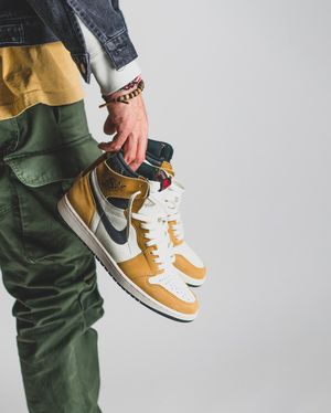 Image post by @ad__sneaks on Instagram