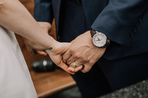 Image post by @thismodernlovephoto on Instagram