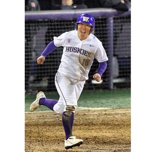 Image post by @uwsoftball on Instagram