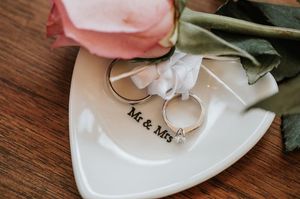 Image post by @thismodernlovephoto on Instagram