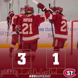 Image post by @du_hockey on Instagram