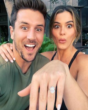 Image post by @theknot on Instagram