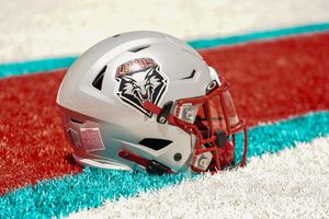 Image post by @UNMLoboFB on Twitter/X