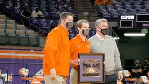 Video post by @clemsonmbb on Instagram