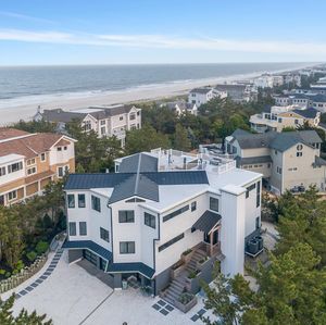 Image post by @christiesrealestate on Instagram