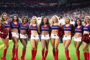 Image post by @texanscheerleaders on Instagram