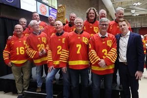 Image post by @du_hockey on Instagram