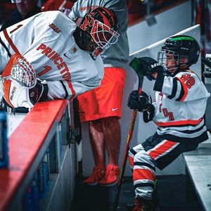 Image post by @everythingcollegehockey on Instagram
