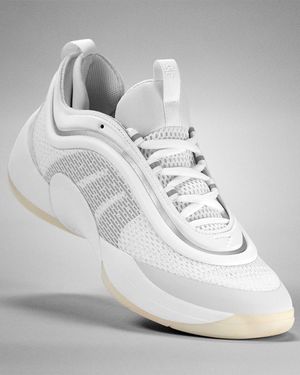 Image post by @adidasHoops on Twitter