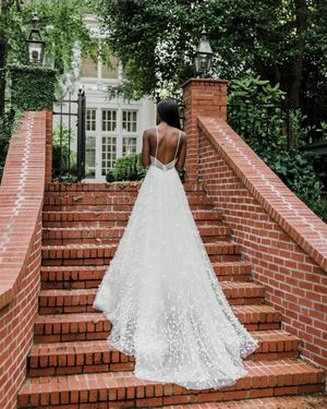 Image post by @theknot on Instagram