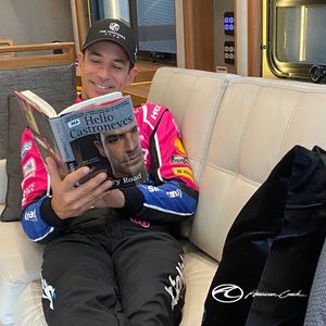 Image post by @heliocastroneves on Instagram