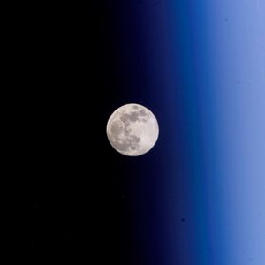 Image post by @nasaartemis on Instagram